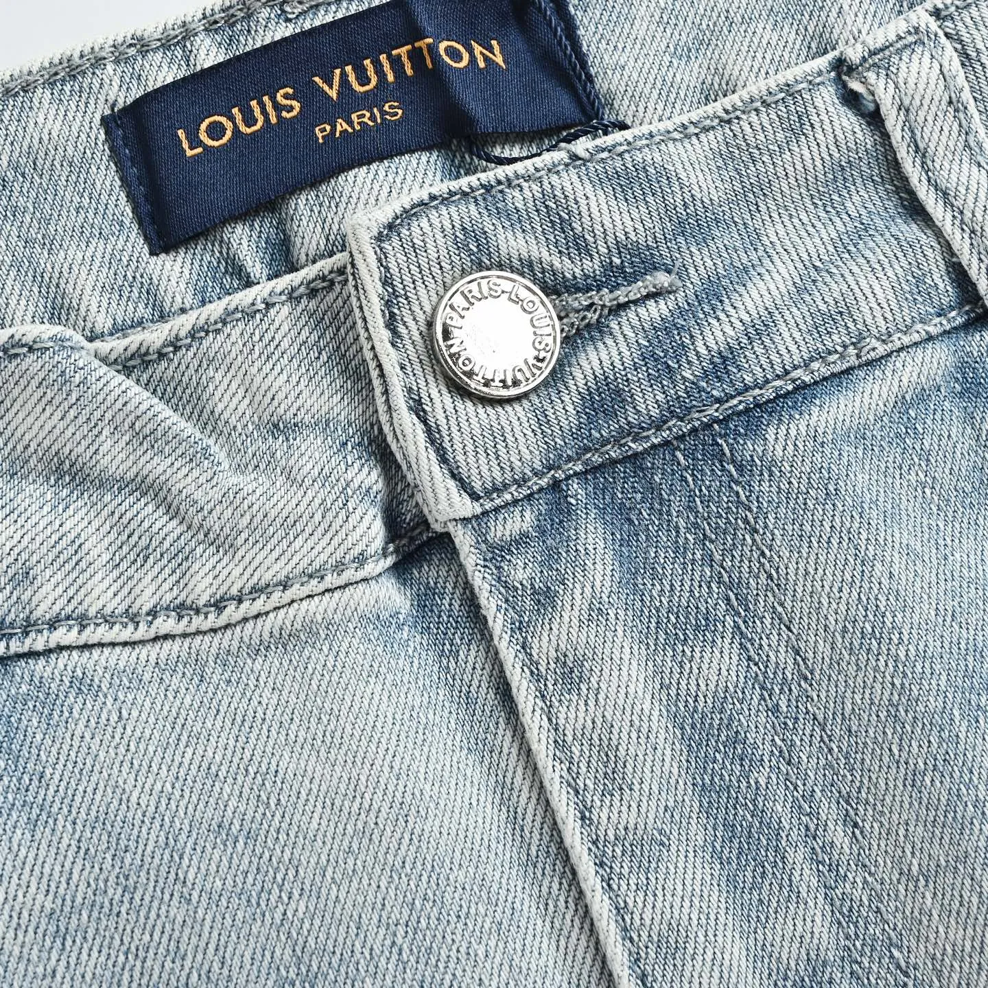 Louis Vuitton/